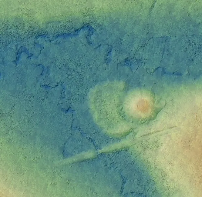 Modele numerique de terrain LiDAR HD filtre et ombre revelant une motte castrale medievale
