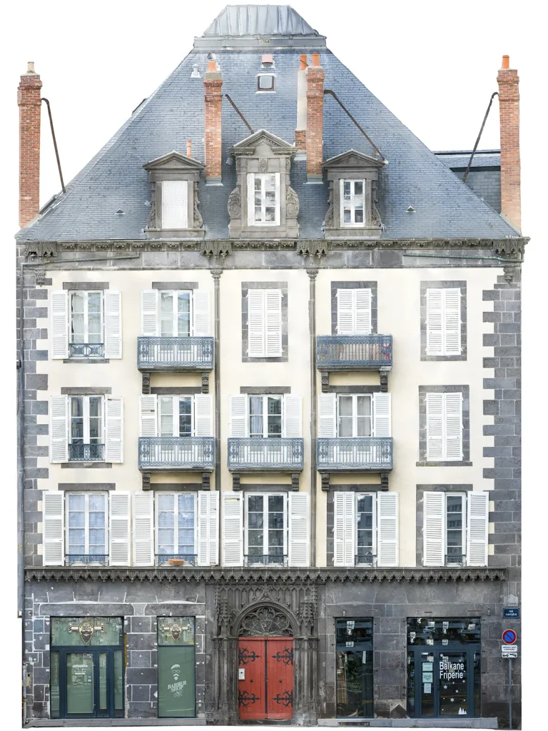 Orthophotographie de la facade du 46 rue Fontgieve a Clermont-Ferrand, avec le portail gothique remonte au rez-de-chaussee